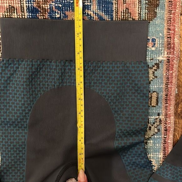 Lululemon running tights/leggings   - Picture 8 of 9